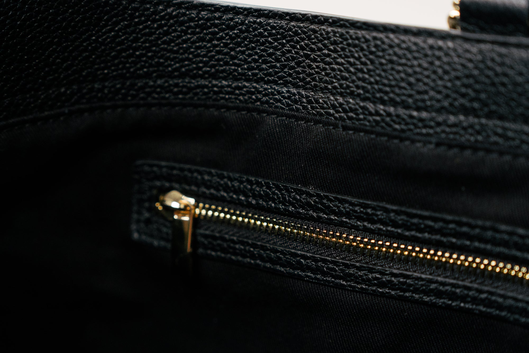 Natasha Shoulder Tote Bag in Black - Seyclair