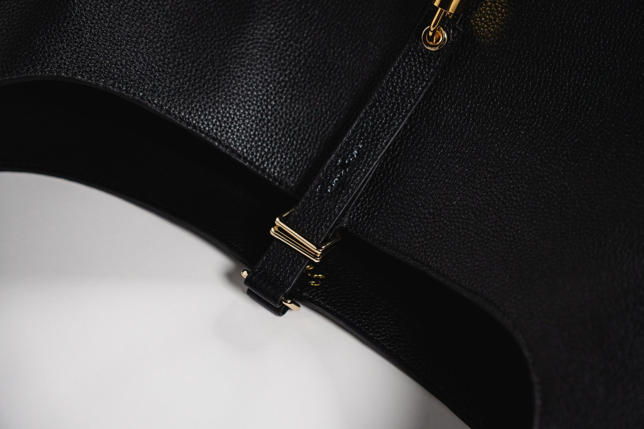 Natasha Shoulder Tote Bag in Black (Pre - order) - Seyclair