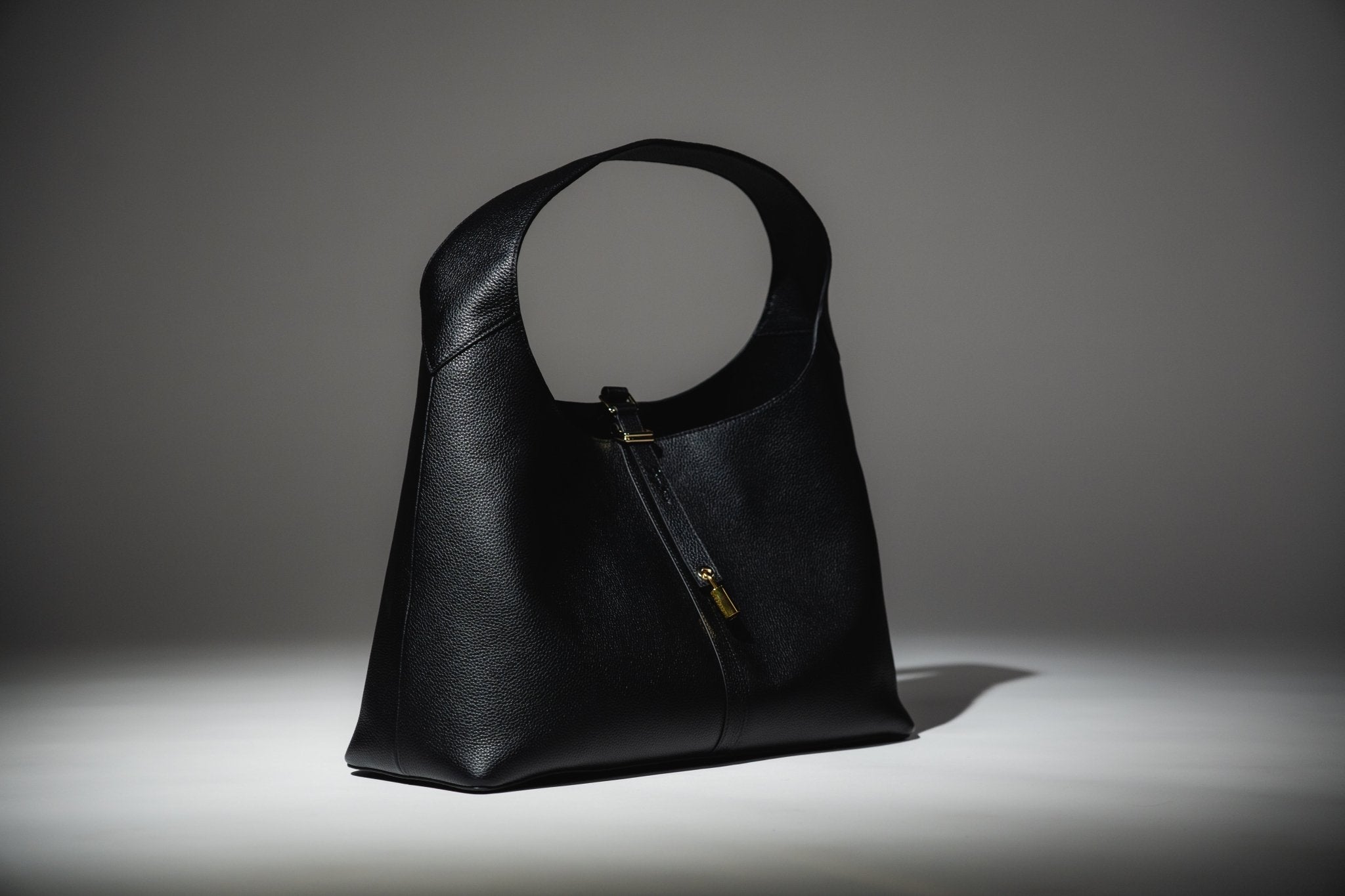 Natasha Shoulder Tote Bag in Black (Pre - order) - Seyclair