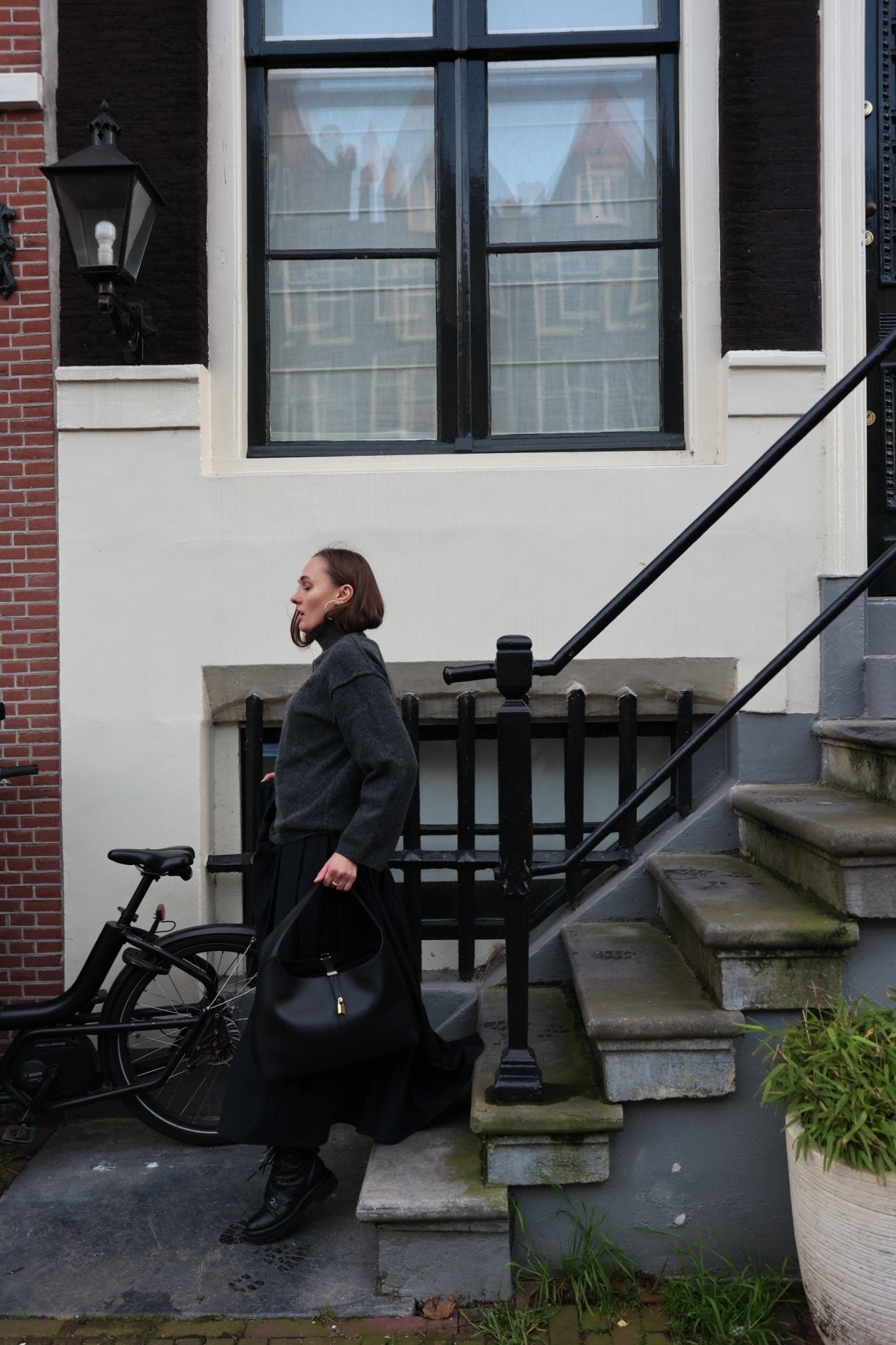 Limited Edition: Natasha Shoulder Tote in Polished Black - Seyclair