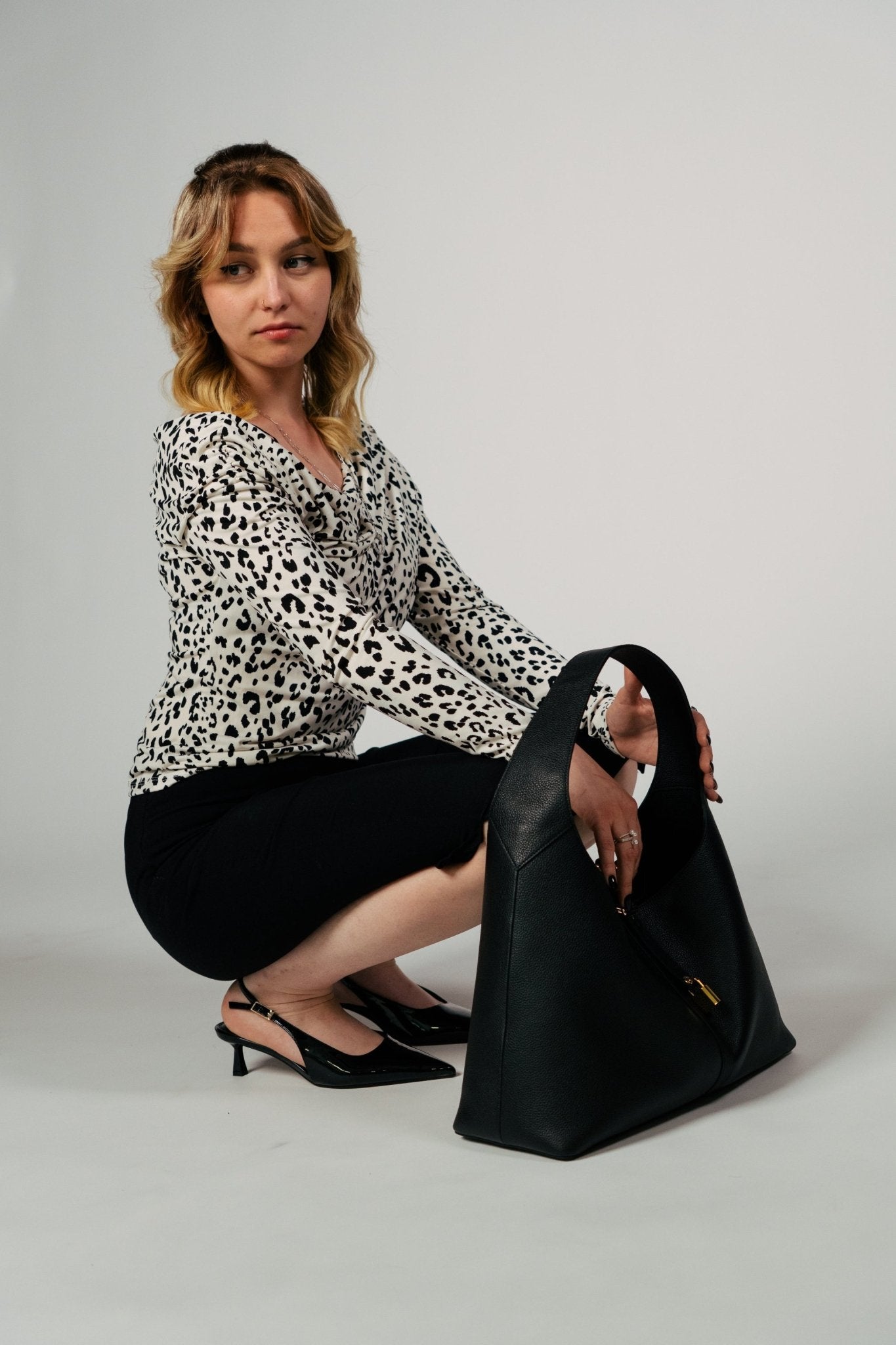 Natasha Shoulder Tote Bag in Black - Seyclair